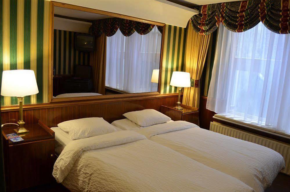 Bed & Breakfast Rembrandtplein 3*