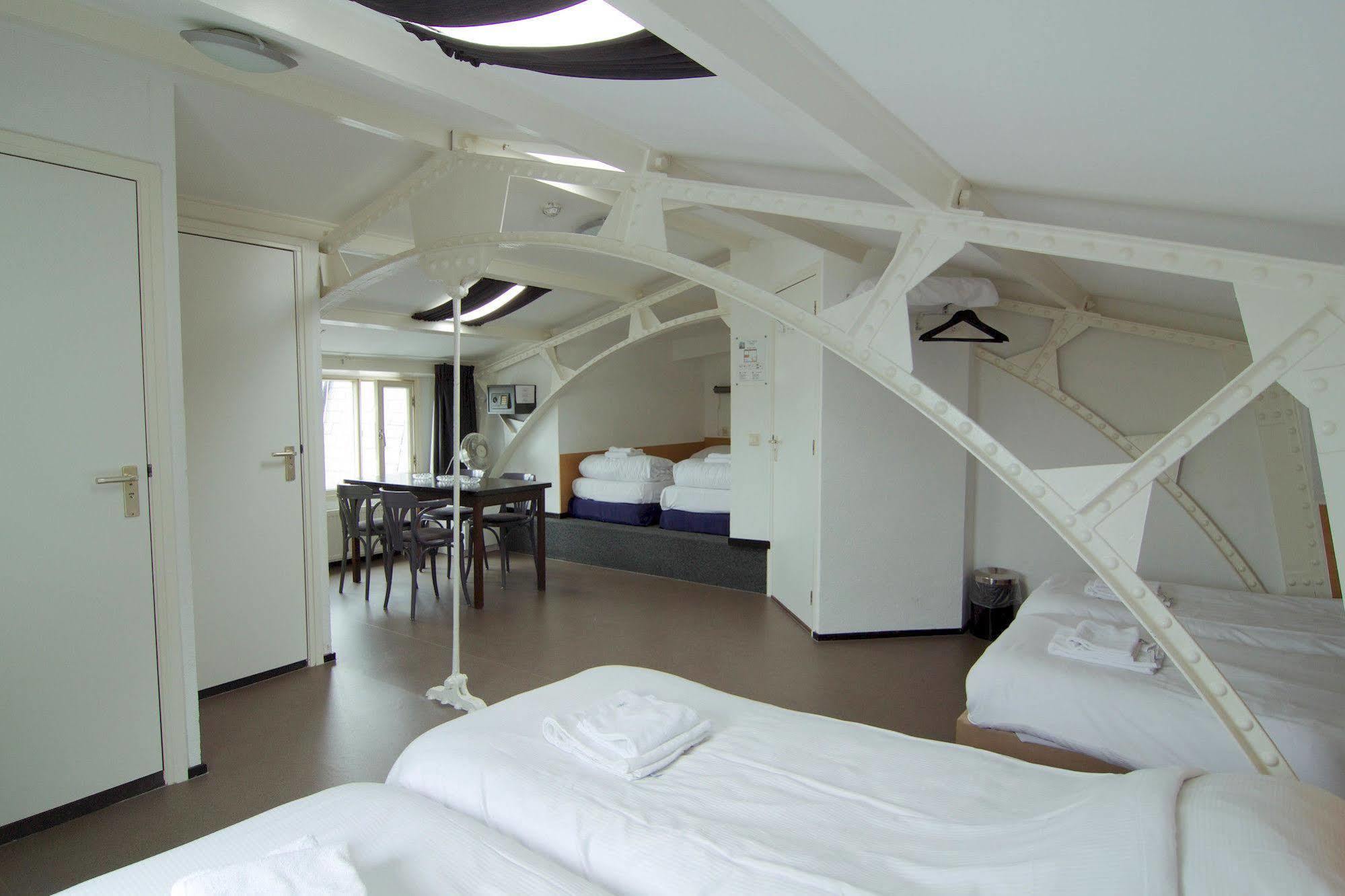 City Hotel