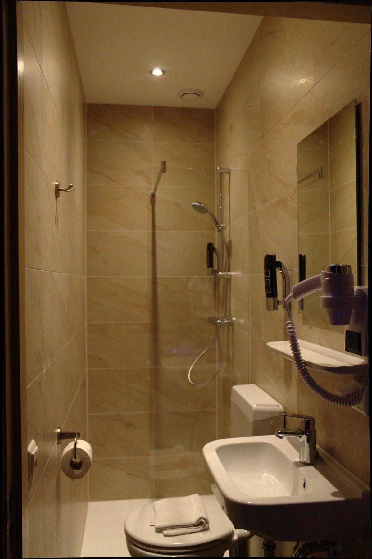 Khách sạn Aston 2*