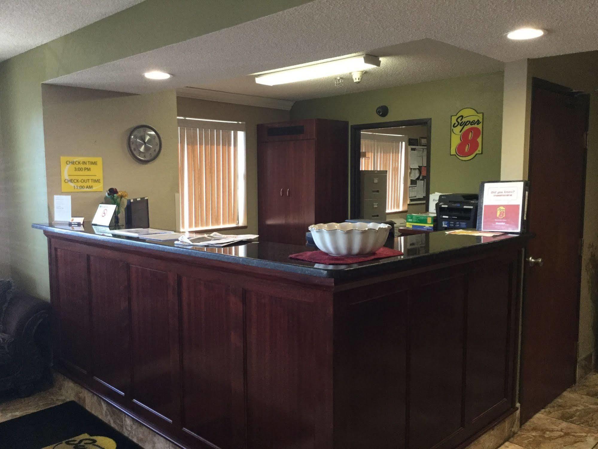 Super 8 By Wyndham Hotel 2*