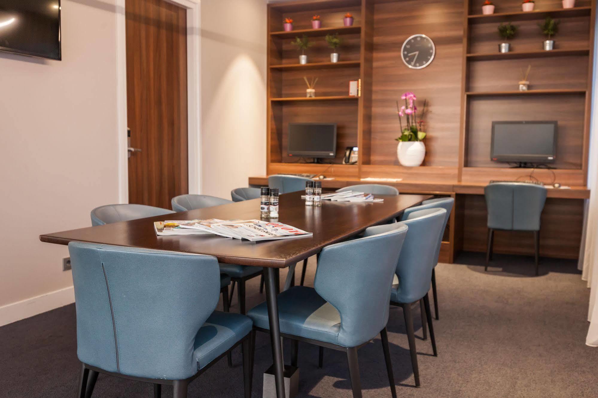 Hampton By Hilton Centre East Hotel 4*