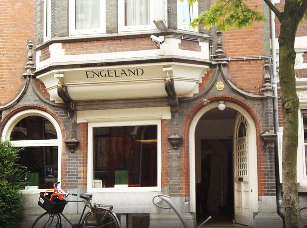 Khách sạn Quentin England