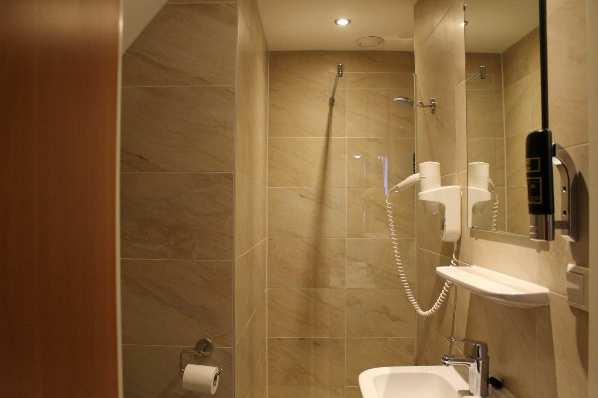Blossoms City Hotel Hotel 2*