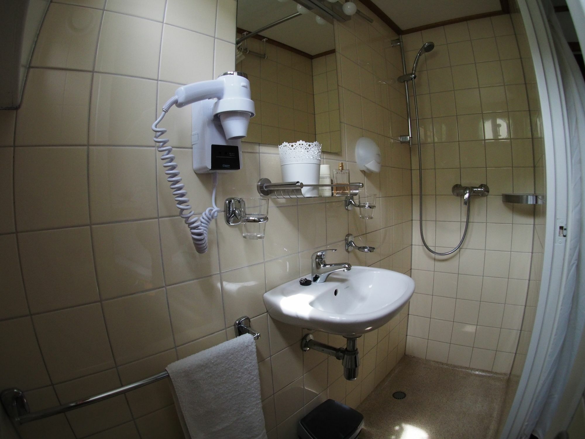 Hotelboat Allure Khách sạn