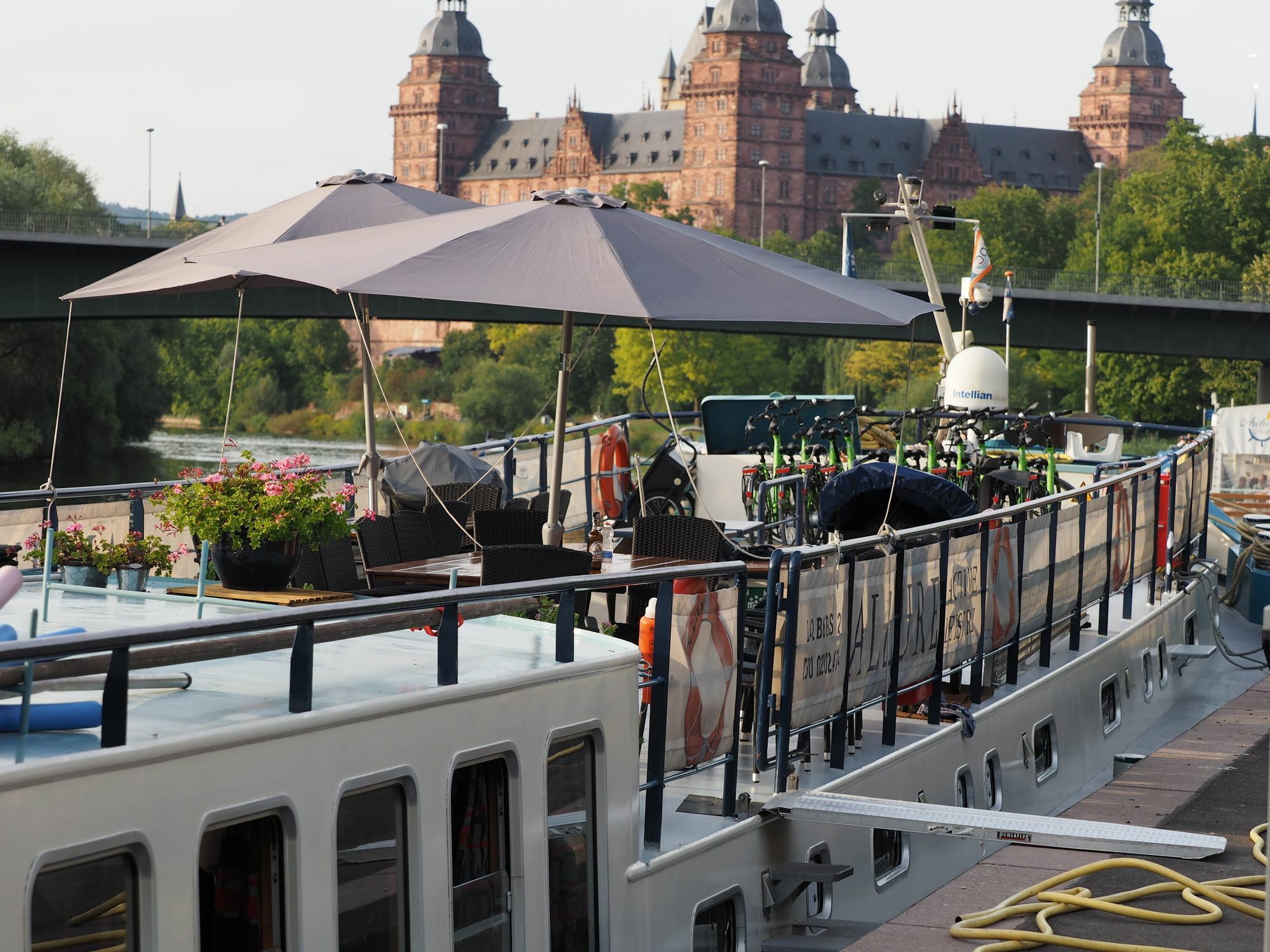 Khách sạn Hotelboat Allure