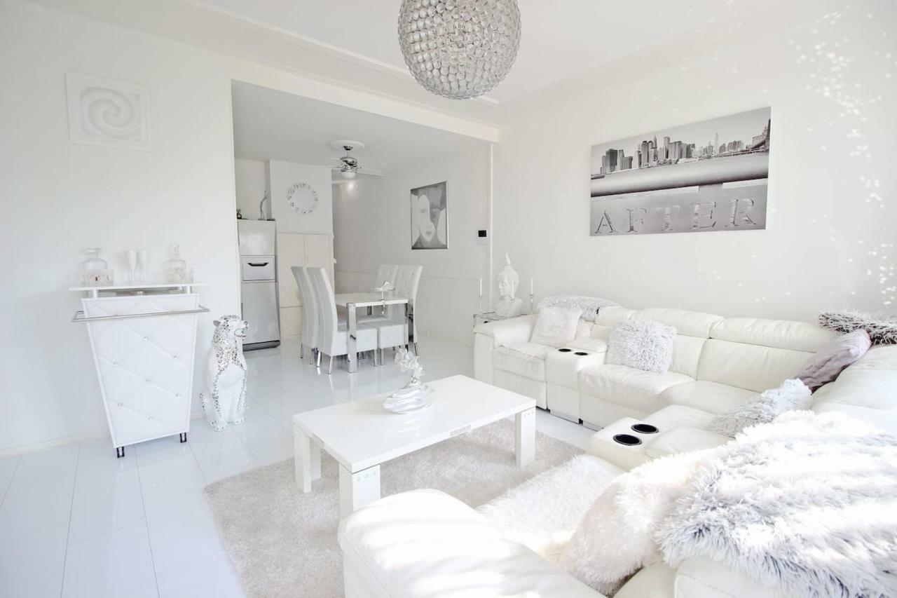 White Luxury Penthouse In Centre Căn hộ *