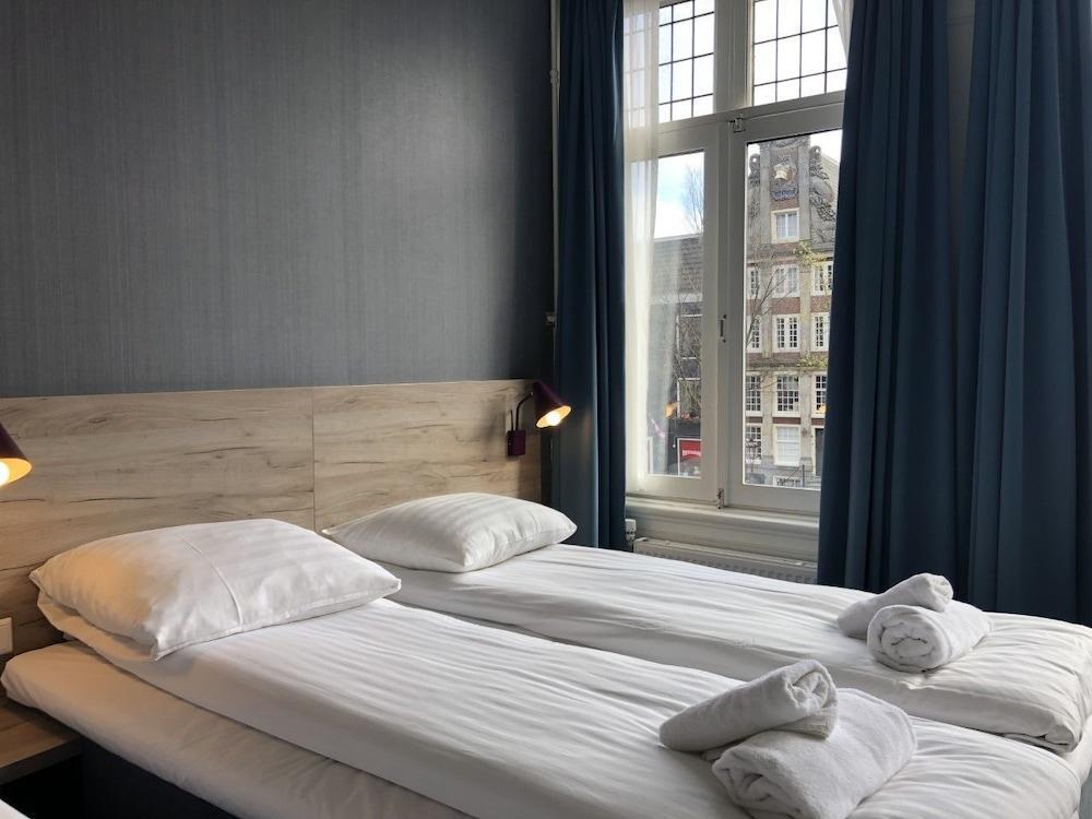 Facade Khách sạn Amsterdam