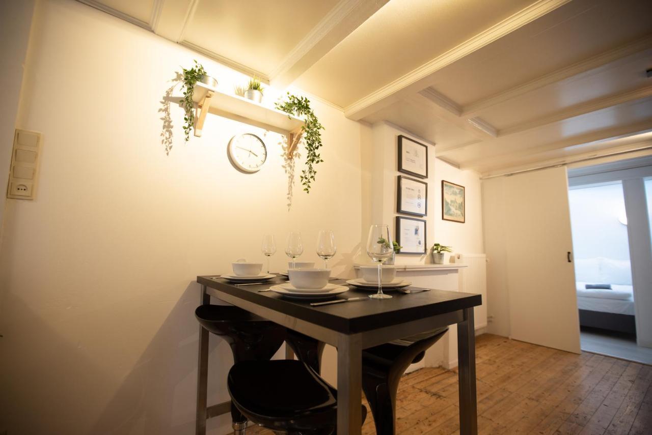 Red Light District On Ground Floor Couette-café 2*