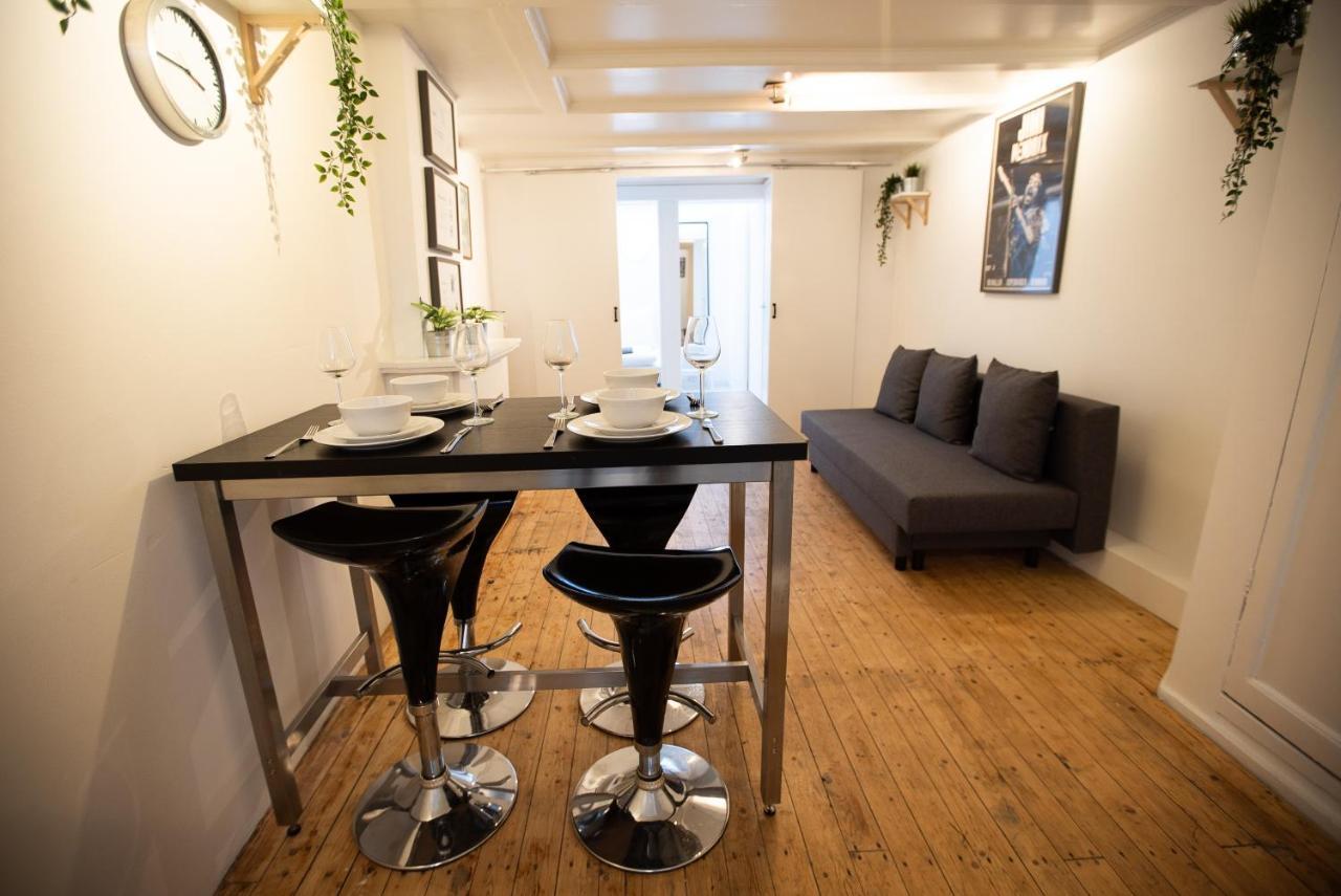 Red Light District On Ground Floor Couette-café 2*