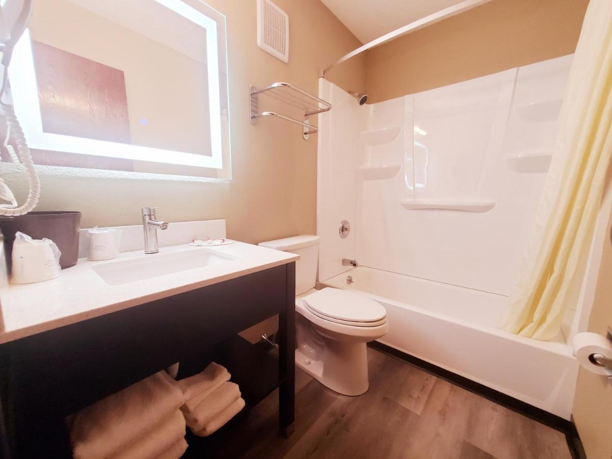 Super 8 By Wyndham Amsterdam