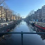 Cozy Cabin At Houseboat