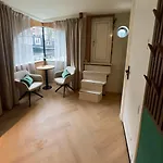 Cozy Cabin At Houseboat