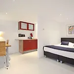 Romantic Jordaan Canalsuite near Anne Frank House