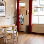 Kerkstraat Bed&Breakfast Apartment with private Garden
