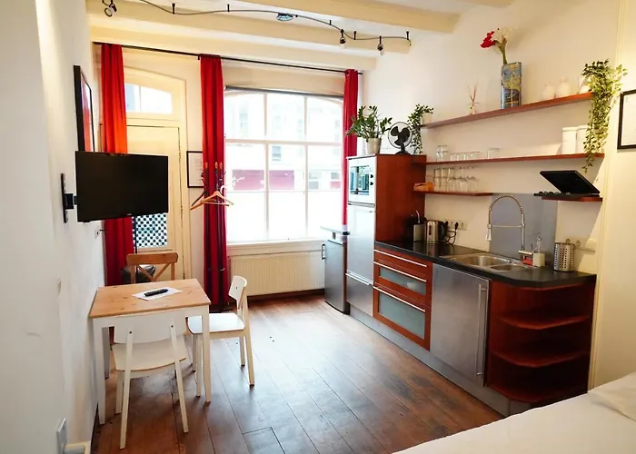 Kerkstraat Bed&Breakfast Apartment with private Garden