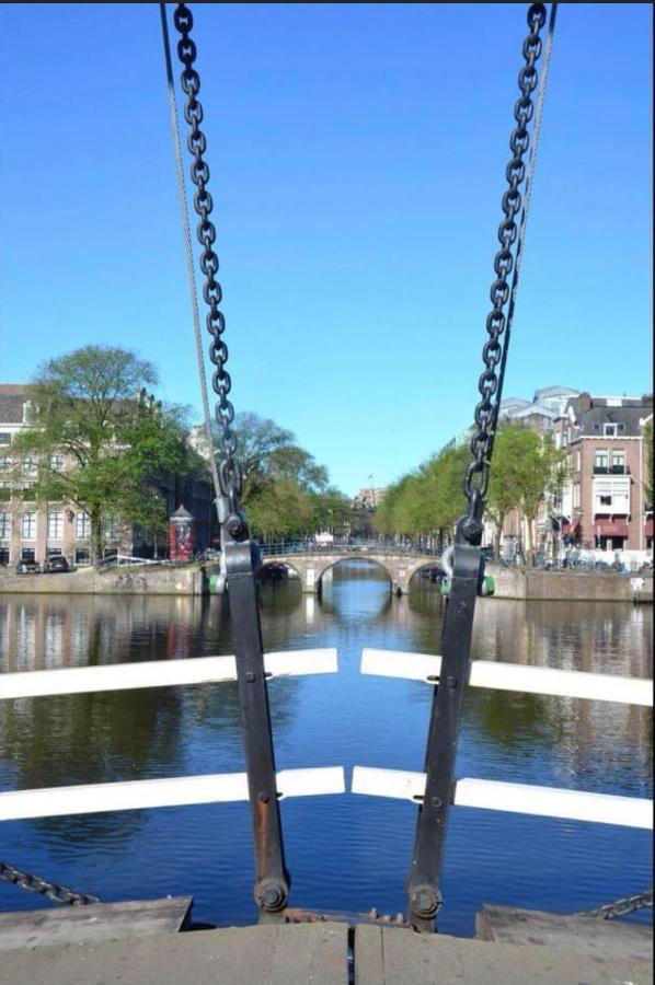 Bed & Breakfast Diemerplein 2*