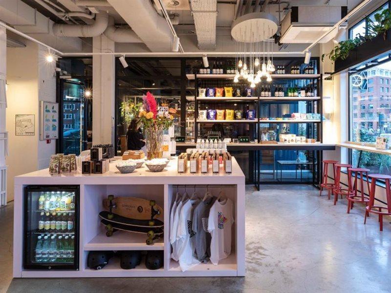 Conscious The Tire Station Khách sạn 3*