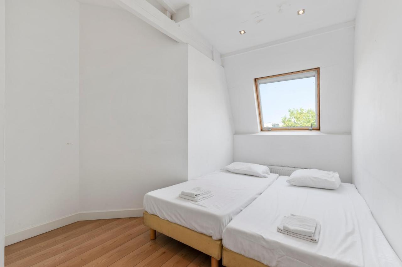 Căn hộ Penthouse Spacious With Canal View