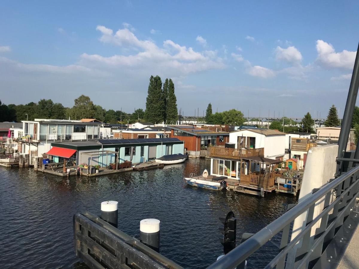 Bed & Breakfast Houseboat Apartment With Water Terrace, Free Bikes & Fast Wifi Amsterdam