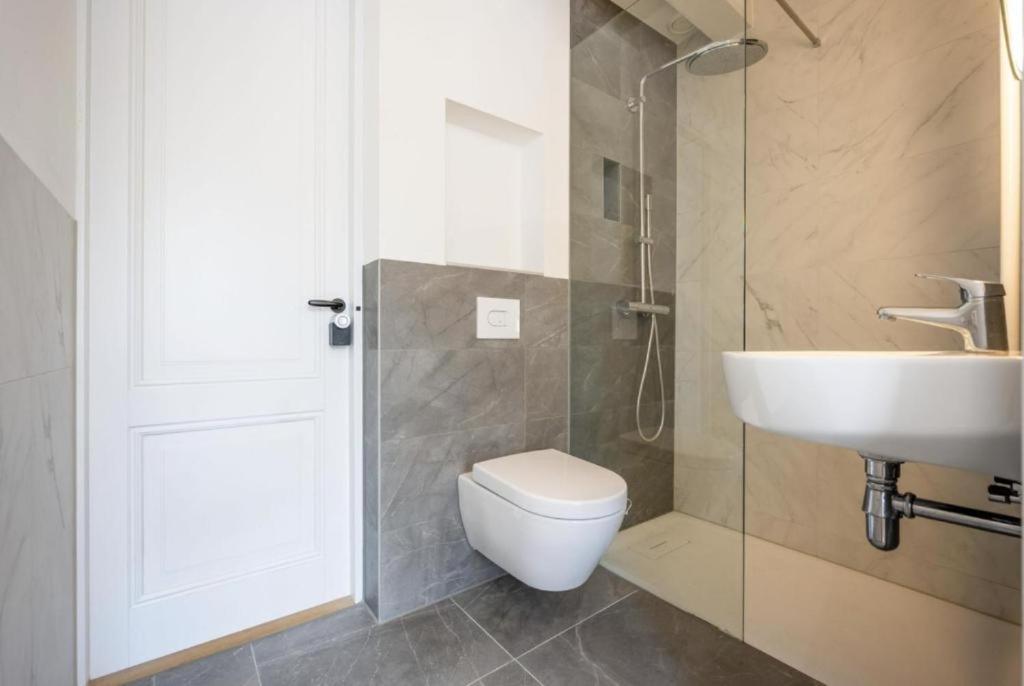 Luxe Suites Roses Acomodação com café da manhã 