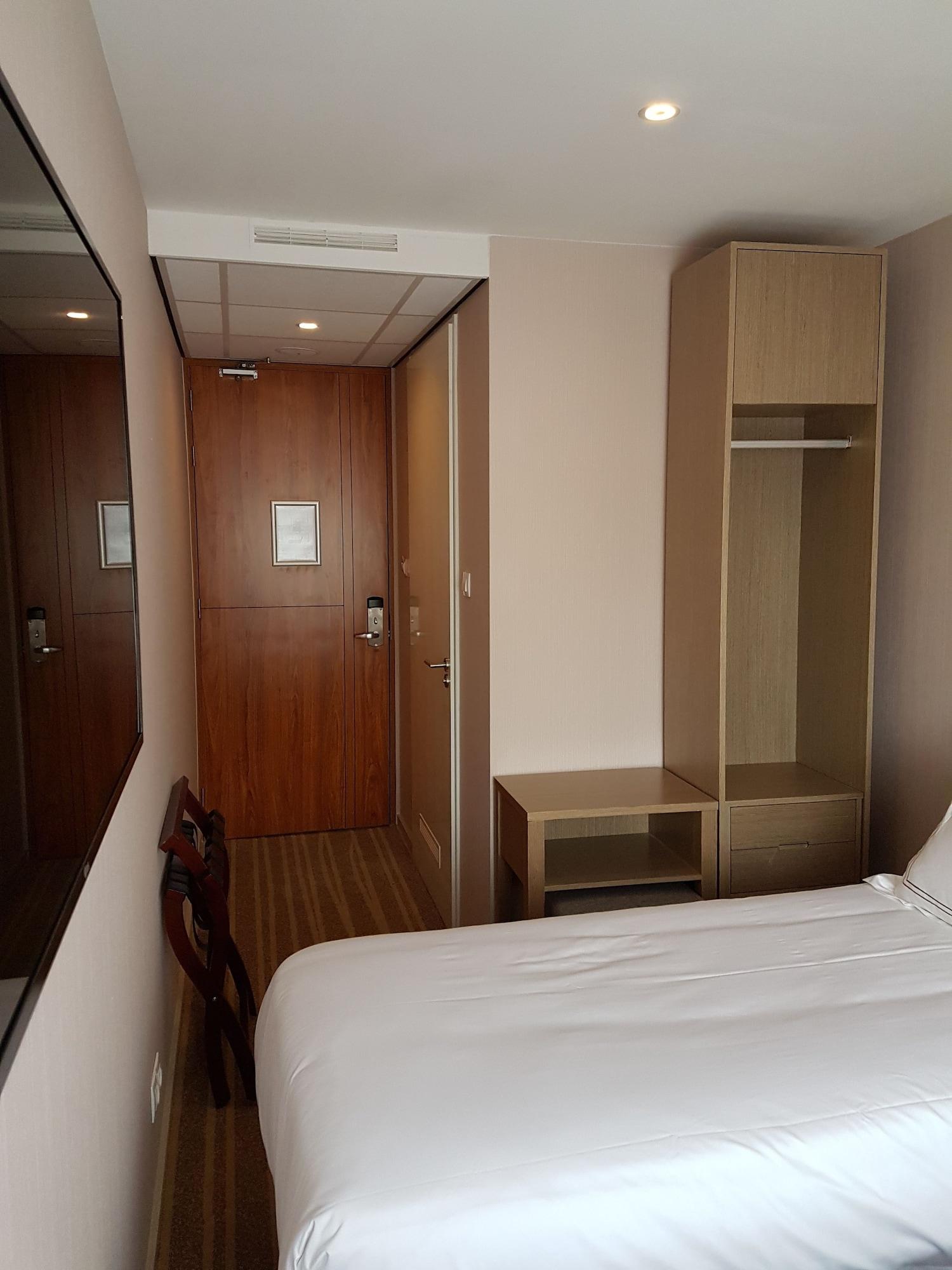 Khách sạn New Century 3*