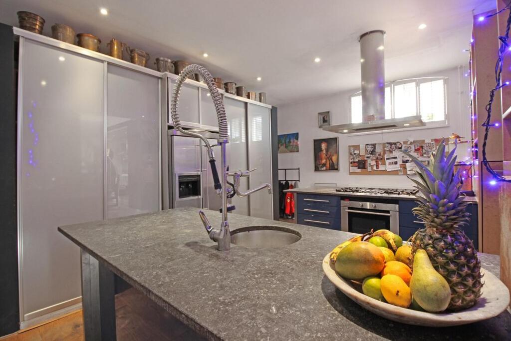 Apartment Elegant Penthouse Loft Of 250 M2 In Centre With Huge Roofgarden 80 M2