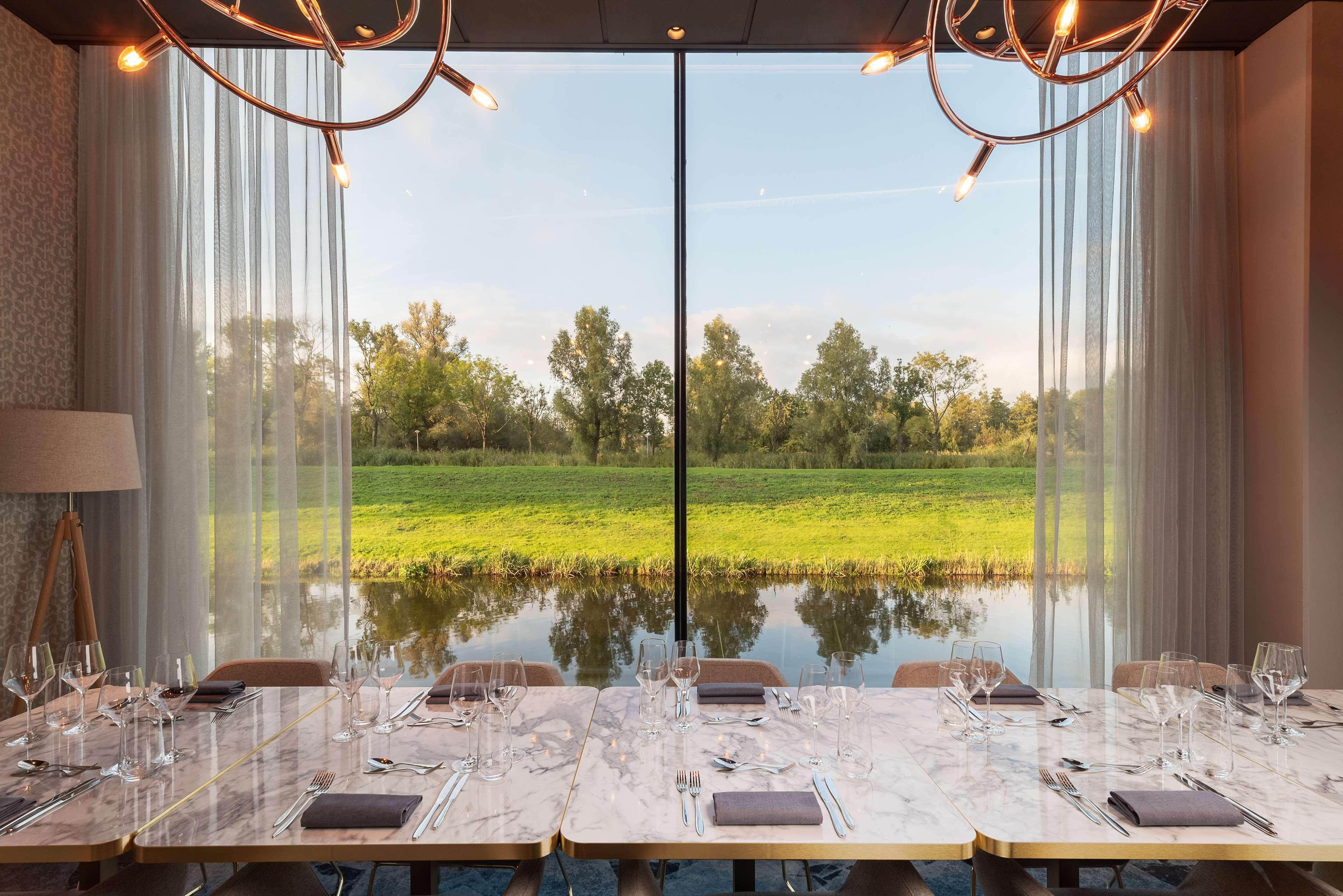 Khách sạn Radisson And South 4*