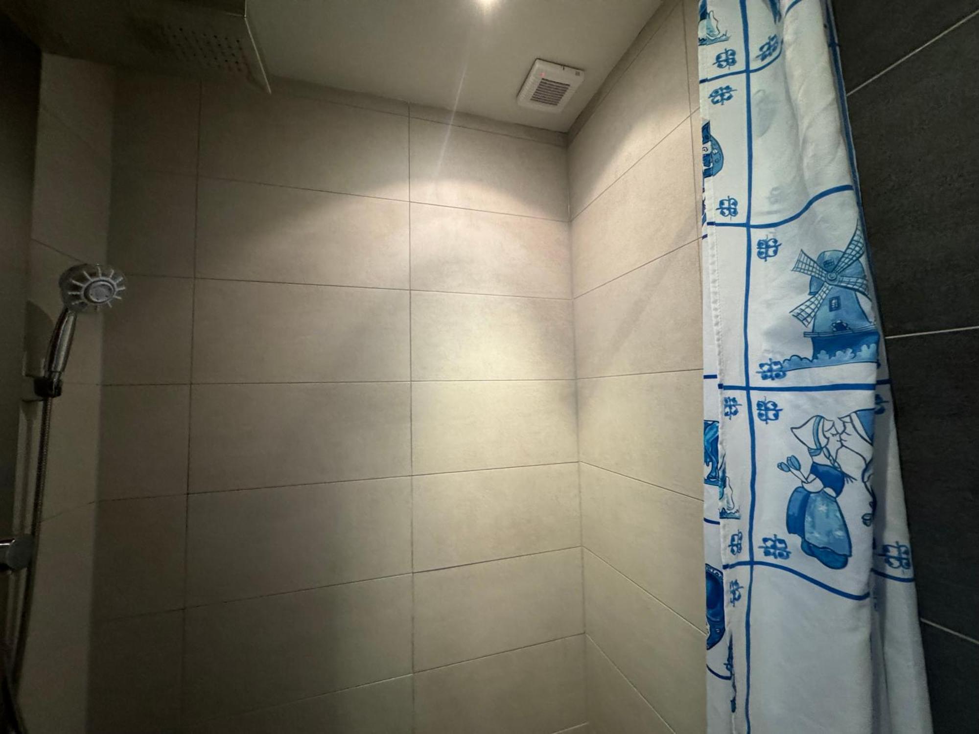 Khách sạn La Belle Vue