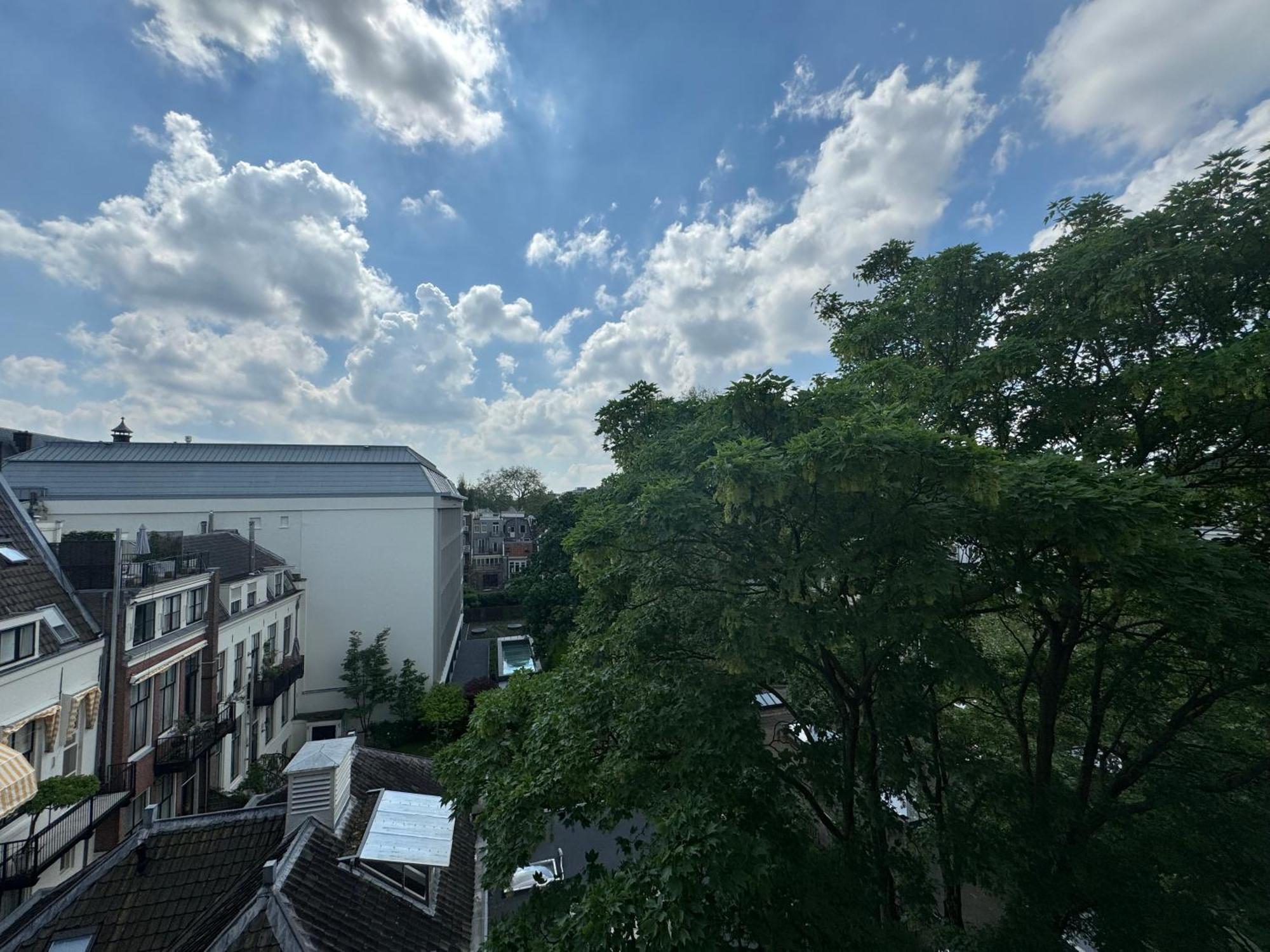 Khách sạn La Belle Vue