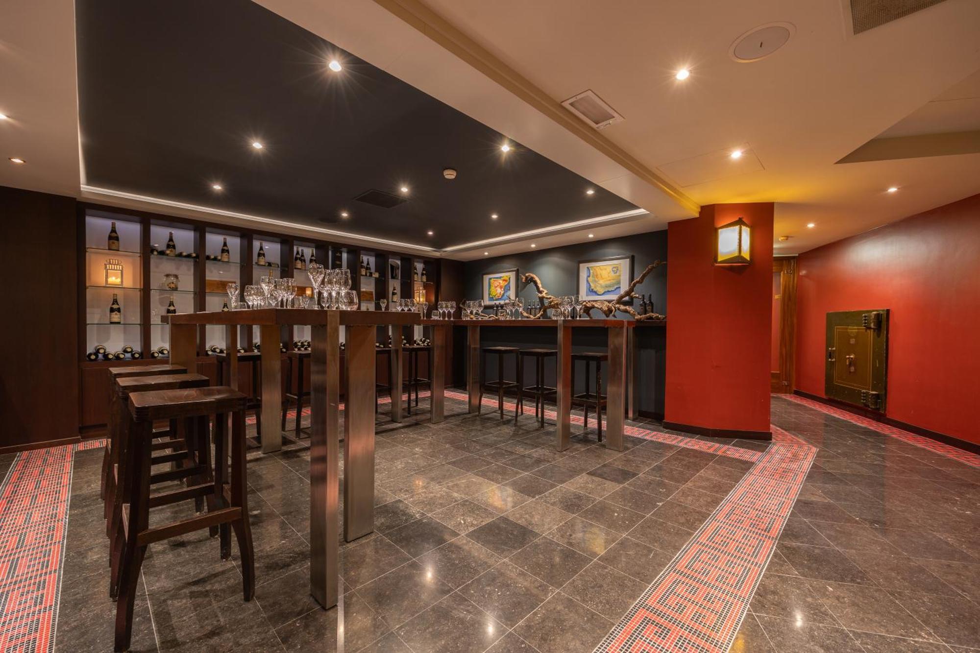 Khách sạn Grand Amrath 5*