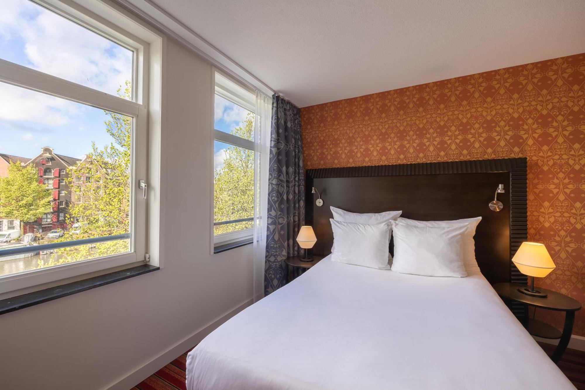 Khách sạn Grand Amrath 5*