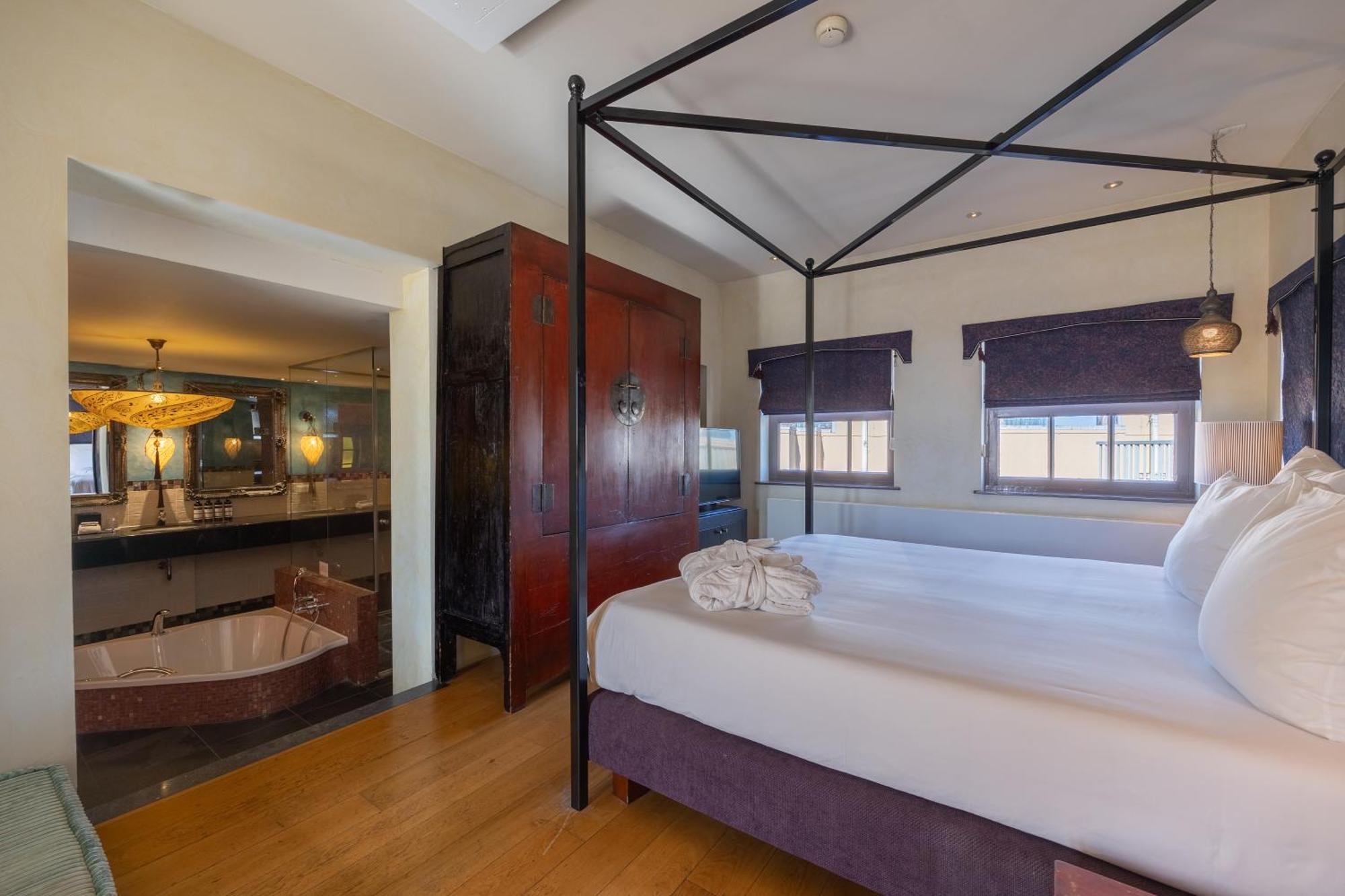 Khách sạn Grand Amrath