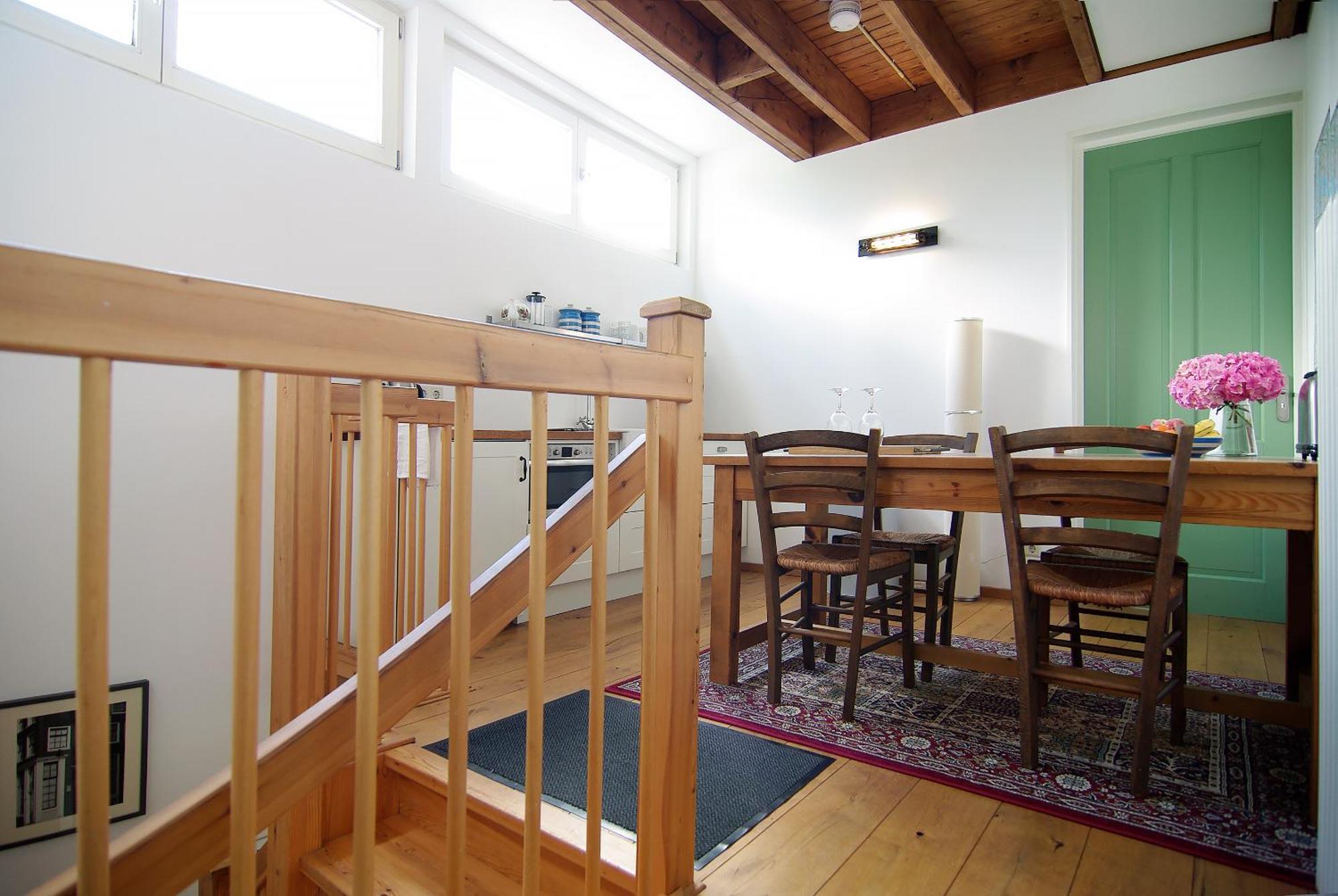 Tranquil Wooden House With Free Parking Séjour chez l'habitant *