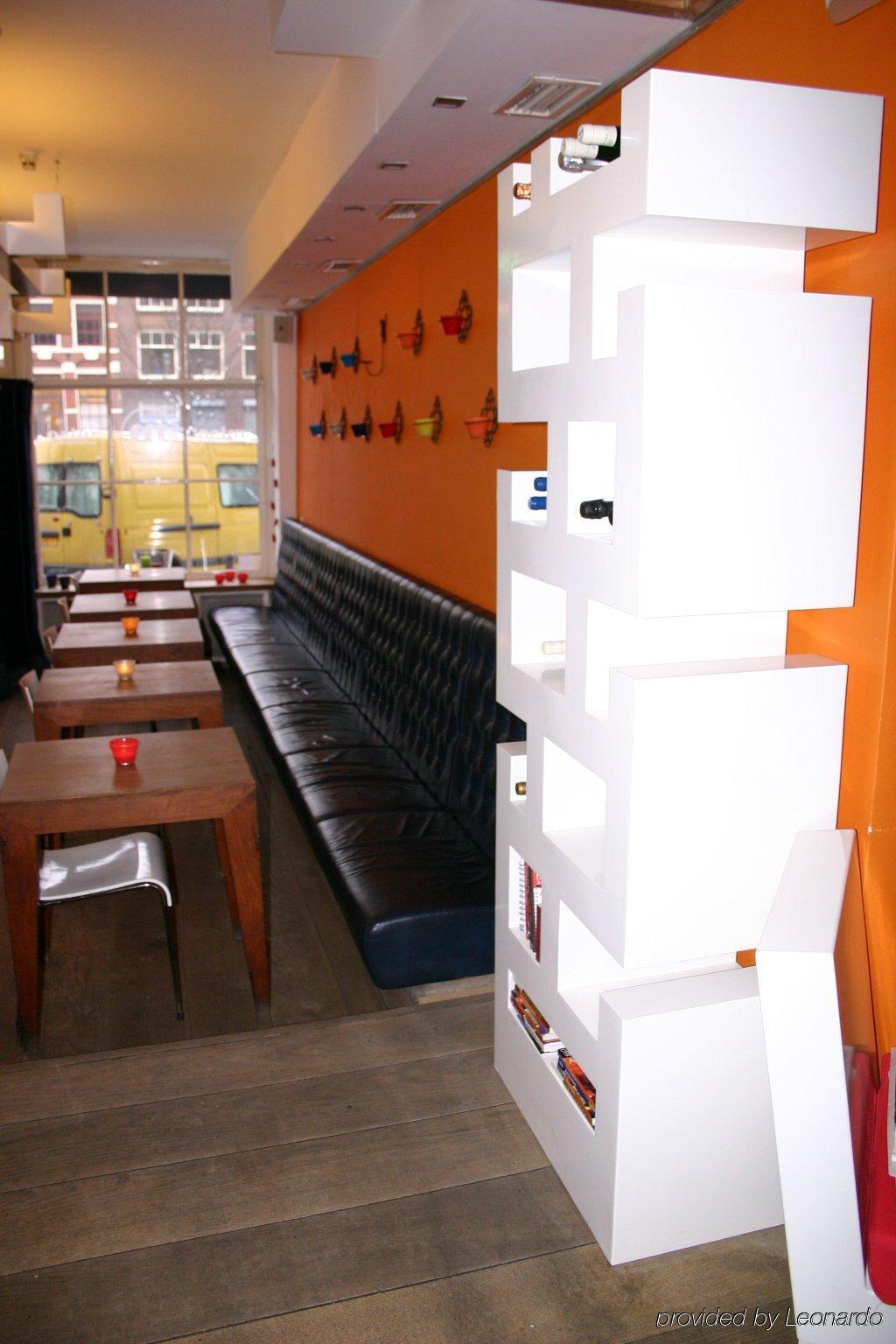 Khách sạn Rosalia's Menagerie Cocktail Bar & Innupstairs 3*