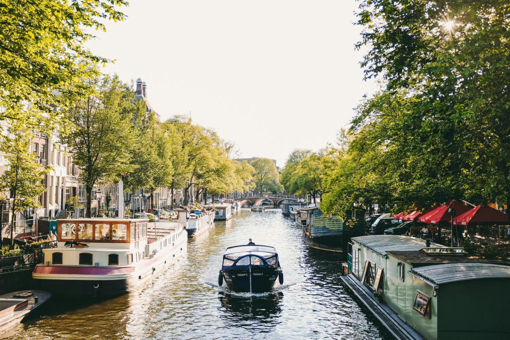 De Hallen Khách sạn 4*