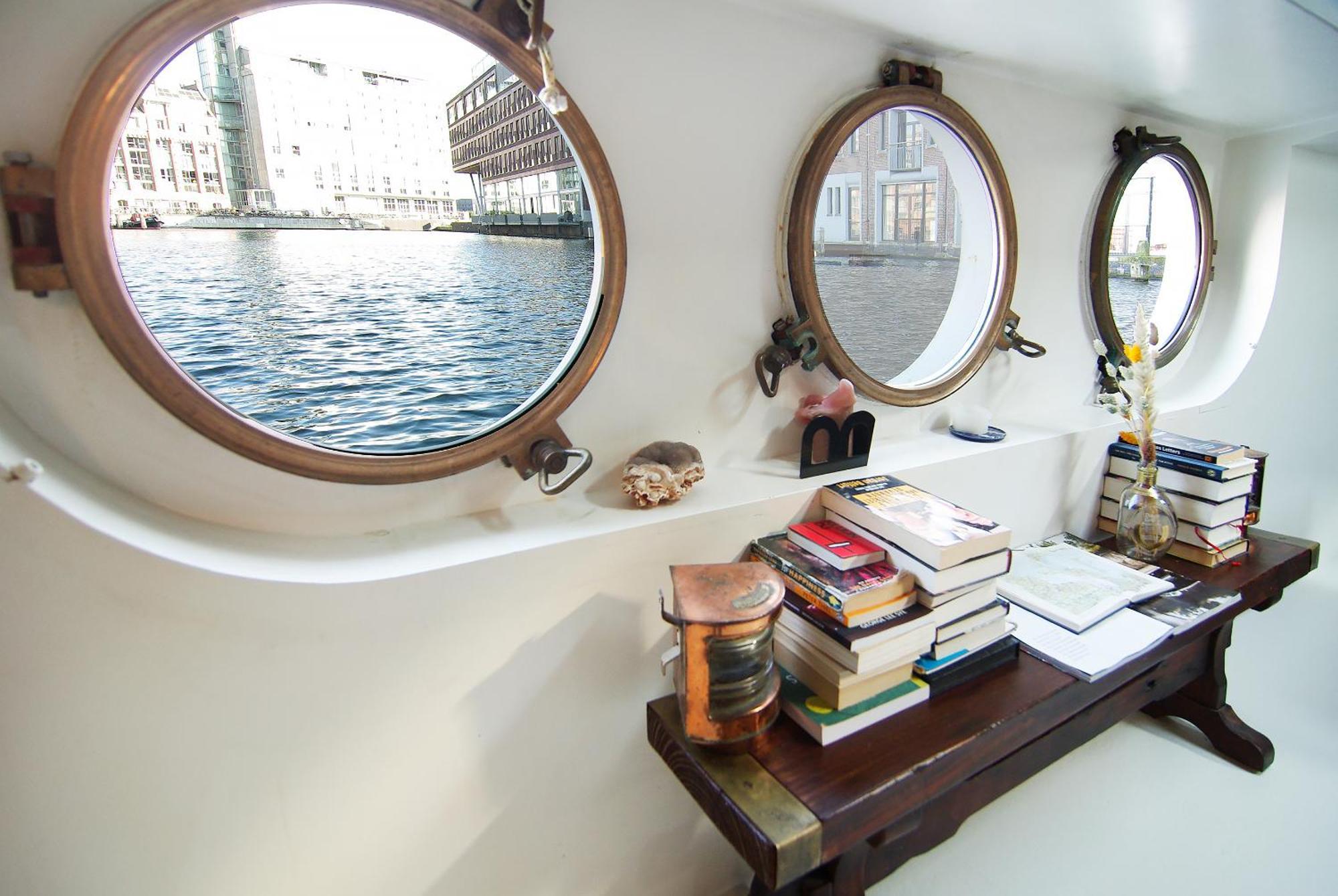 Najade Eco Houseboat Botel *