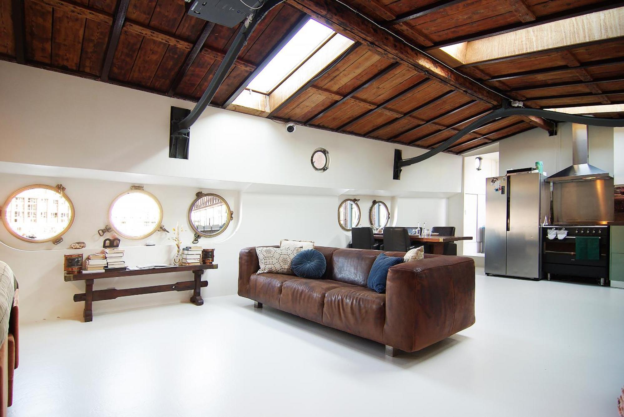 Najade Eco Houseboat Botel Amsterdam