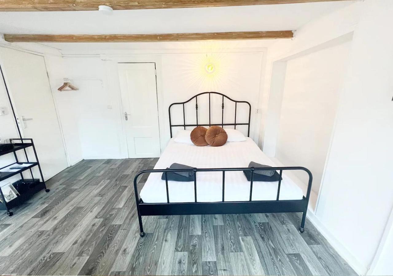 Studio's In The Center Of With Canal View! Amsterdam