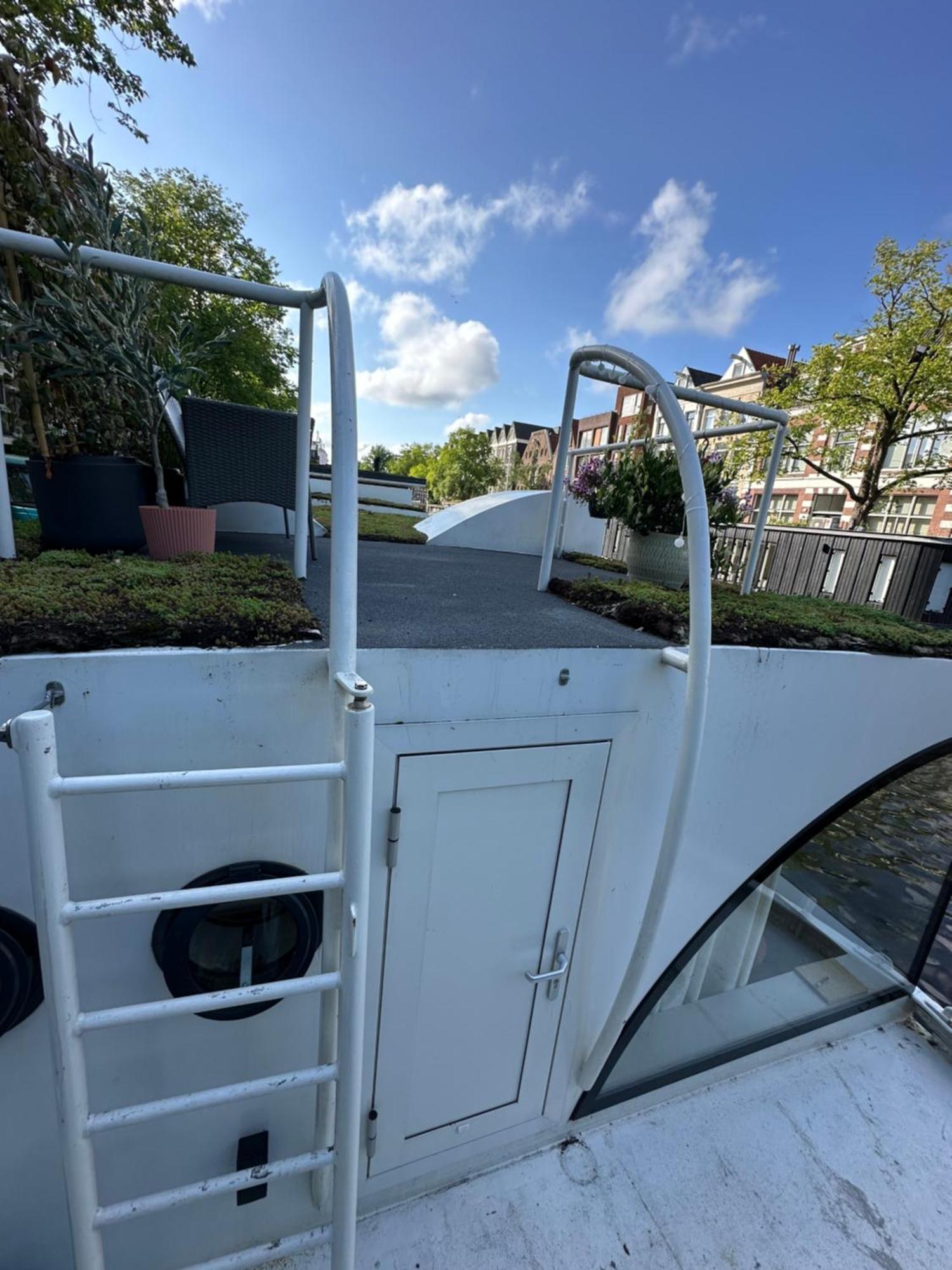 Cozy Cabin At Houseboat Botel Amsterdam
