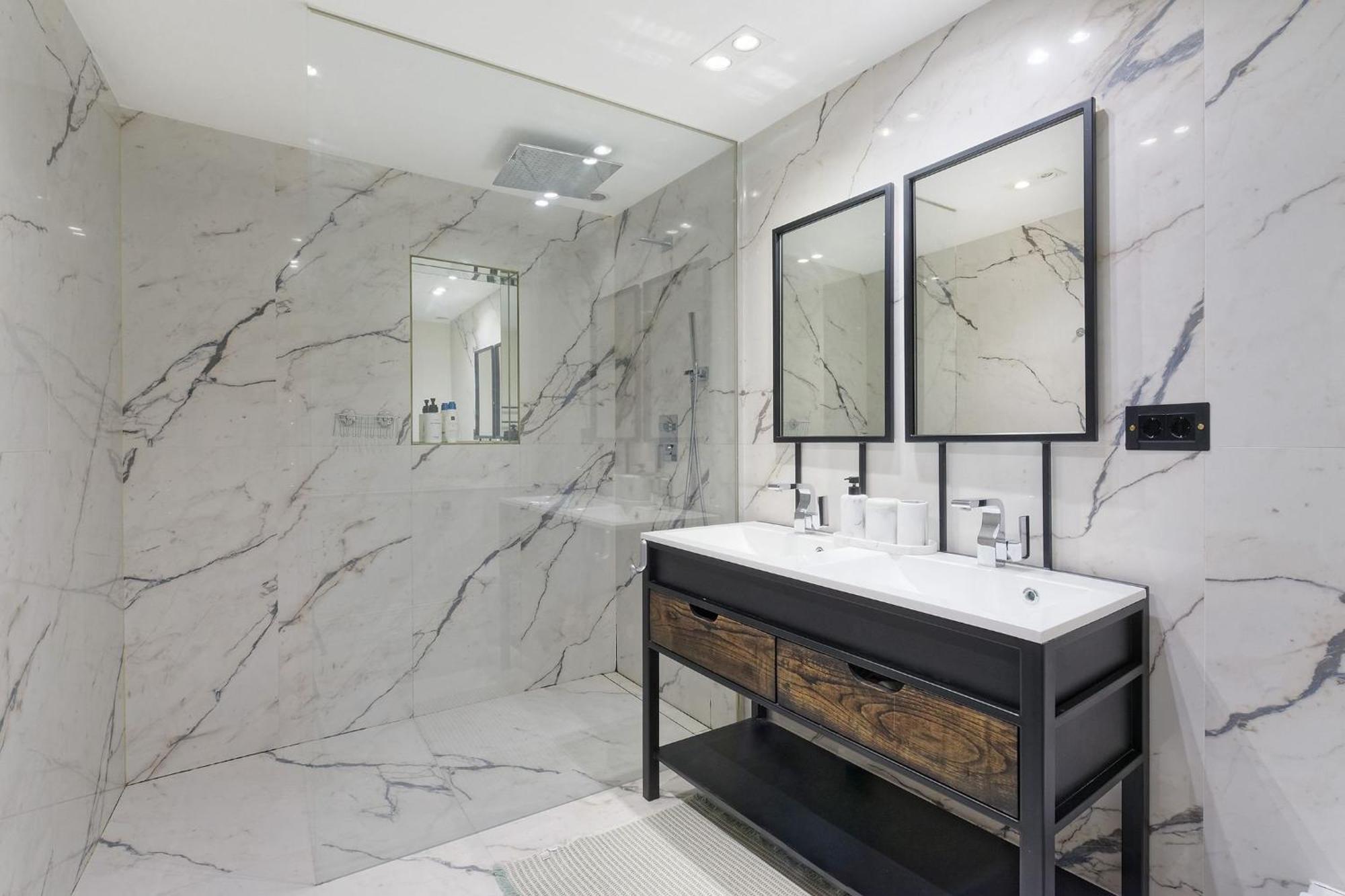 Exclusive Amsterdam Stay Modern Luxury & Comfort