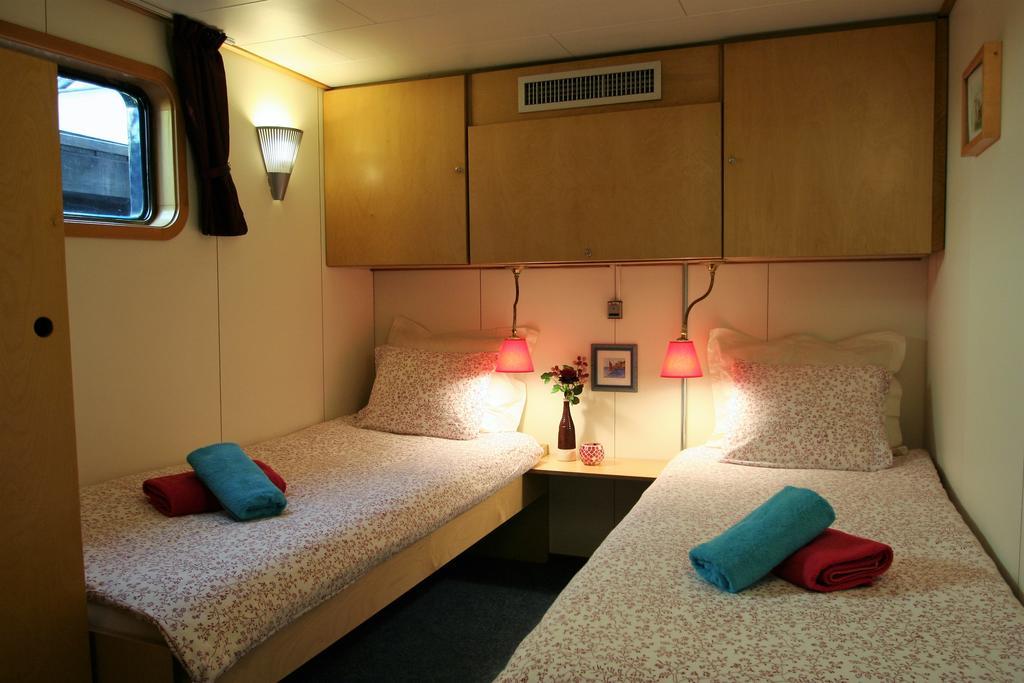Hotelboat Fleur Khách sạn