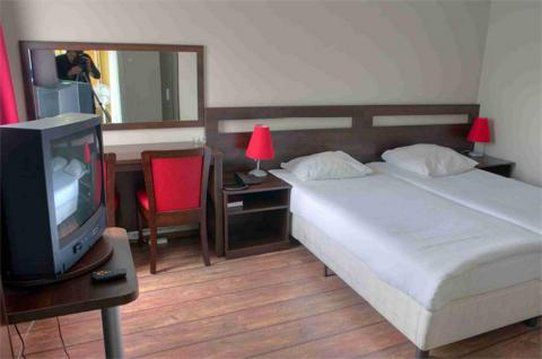 Damrak Khách sạn 3*