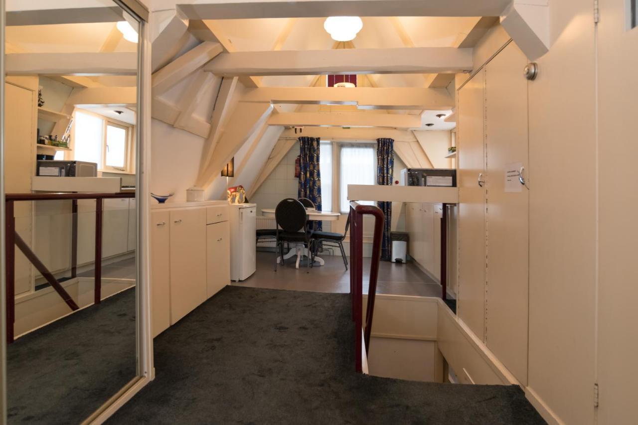 Double Floor Canal Estate Gasthof *