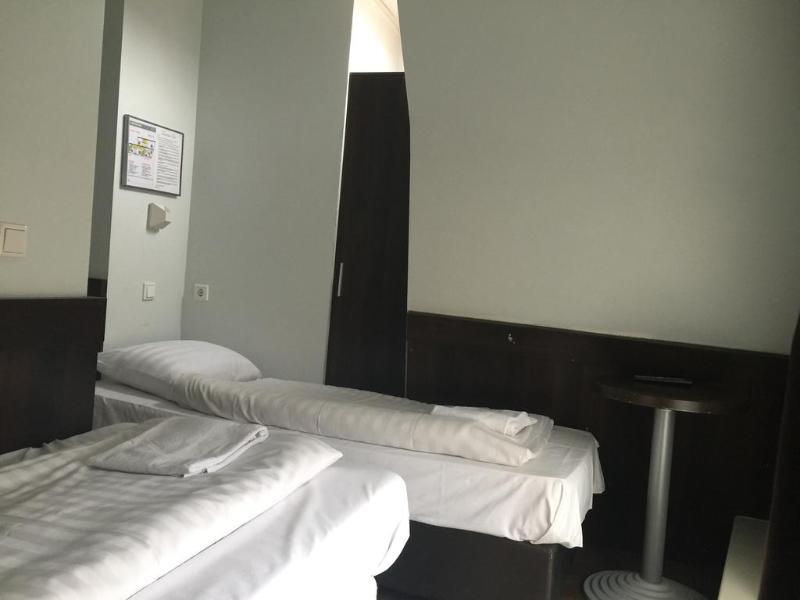 Damrak Khách sạn 3*