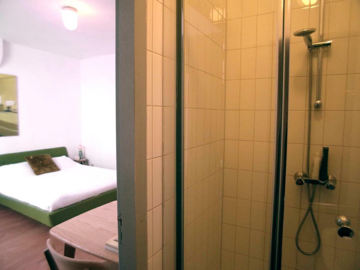 Acomodação com café da manhã  The One Roomed 3*