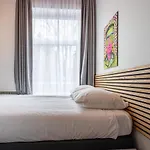 Weber Hotel 117