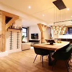 Stunning 2 Bedroom Apt. Heart Of The City!