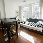 Haarlemmerstraat Bed&Breakfast next to Central Station
