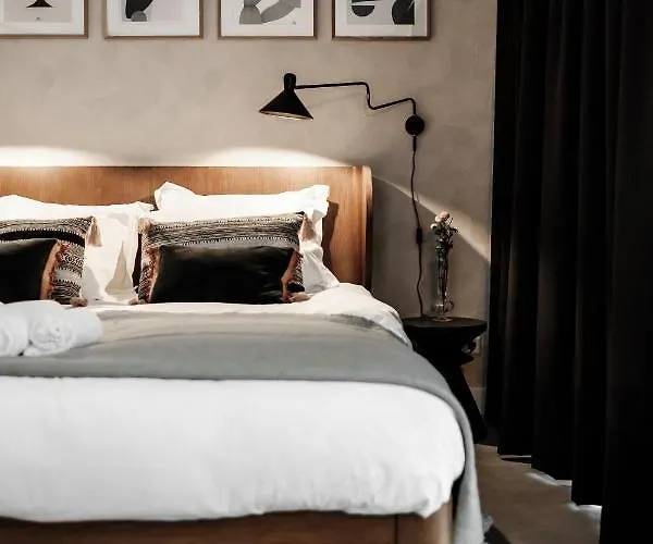 The Palamedes - Boutique Style Bed & Coffee