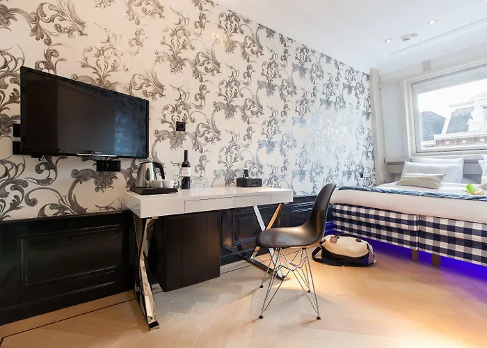 Amsterdam Canal Hotel